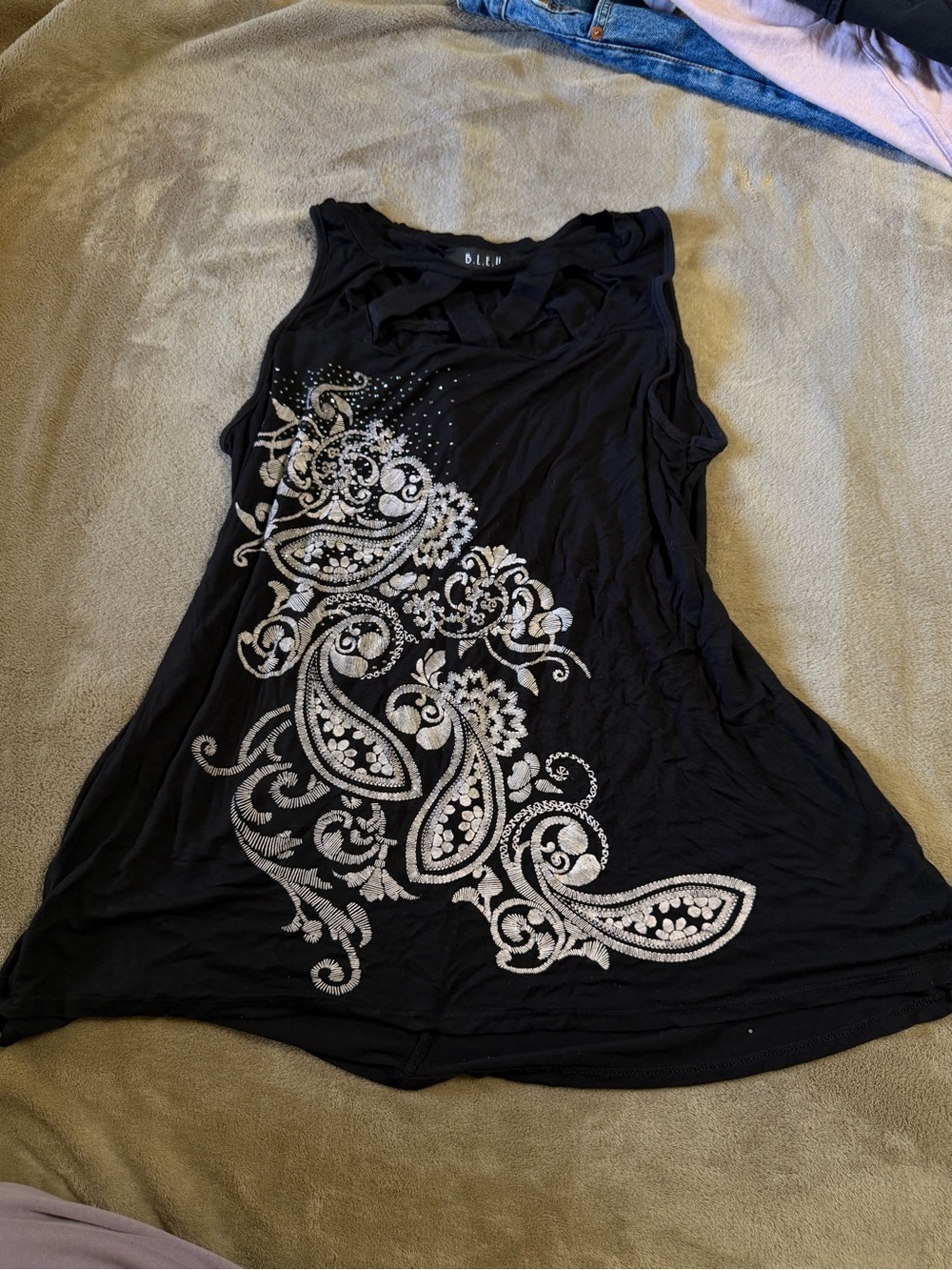 B.L.E.U Black Sleeveless Paisley Accent Tank Top